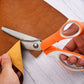 ✂️🔥 50% KORTING! Knip élke stof zonder rafelen – zigzag in één beweging. Dé schaar die naaisters, knutselaars én hobbykoks in heel Europa gebruiken! NL