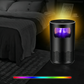 💥【50% OFF】🔥 360° UV Fotokatalytische Muggenlamp | Simuleert Lichaamswarmte | Stille Vortex <25dB | 7-Kleuren Nachtlampje | USB Voeding Draagbaar | Dekking 50-100㎡ | Zwart/Wit | Voor Slaapkamer/Kantoor/Camping 🦟